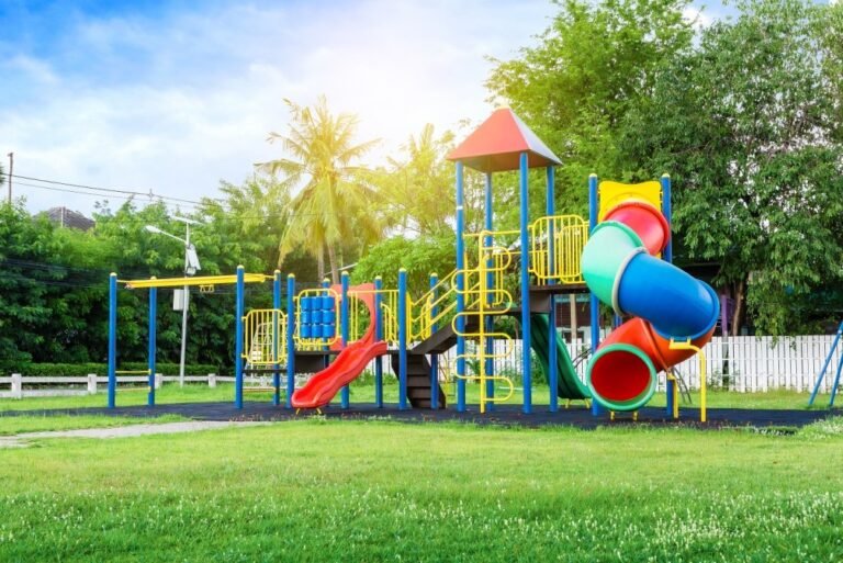CHILDRENS PLAY AREA (1)